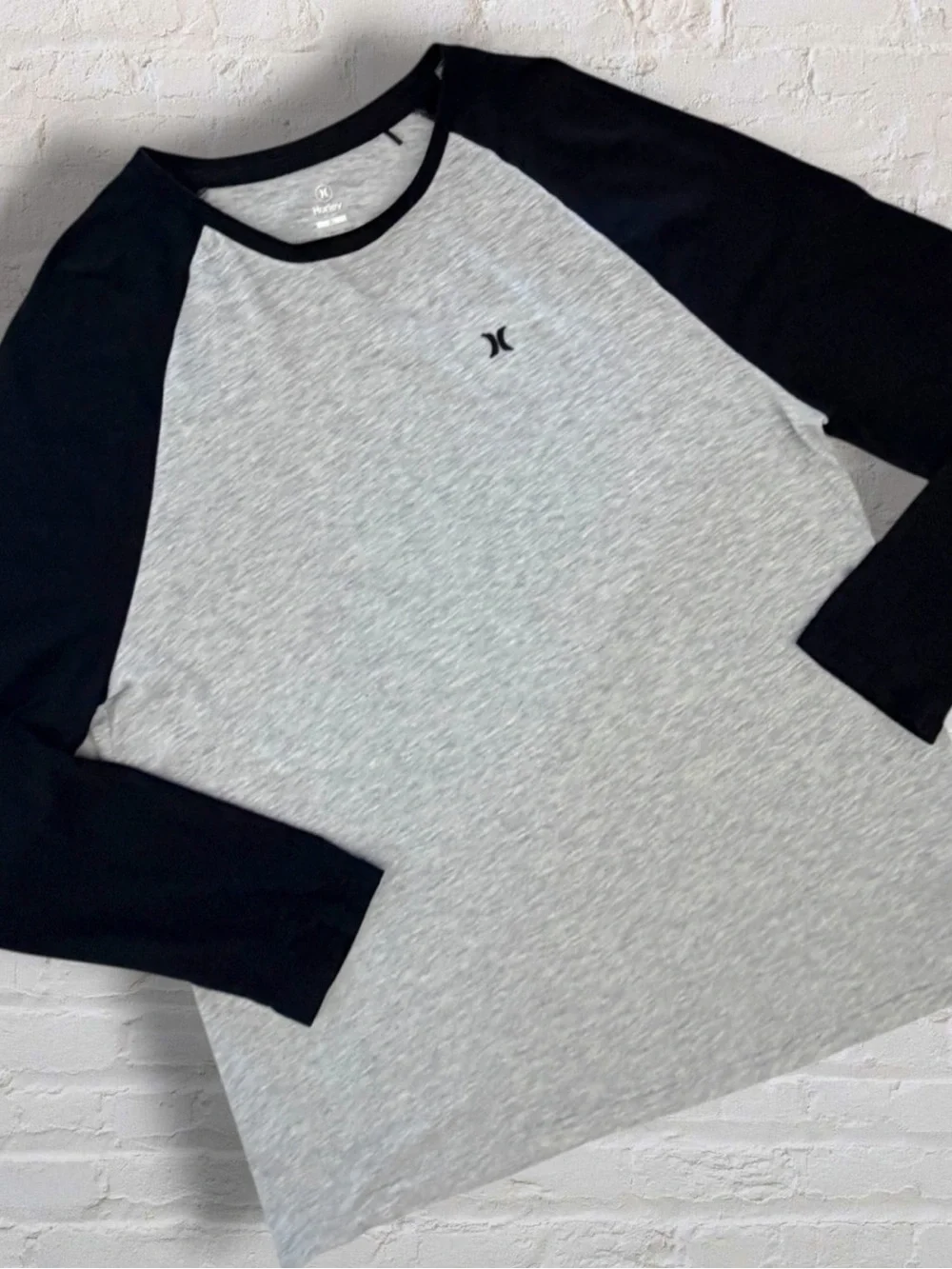 Hurley Men’s XL Gray Black Long Sleeve Raglan crewneck Baseball Tee Logo Shirt